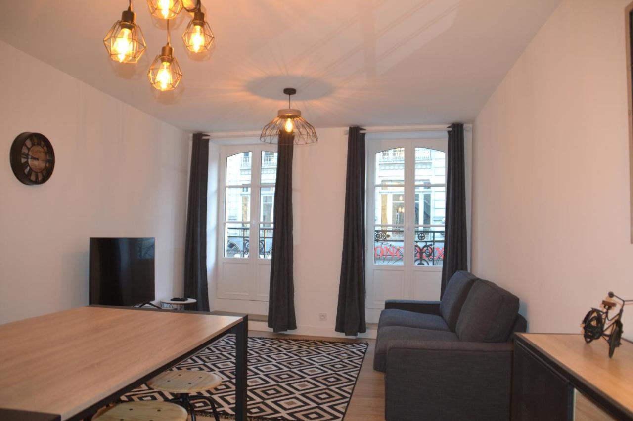 Triplex 110 M2 Centre Historique Avec Jacuzzi Dinan Apartment Luaran gambar