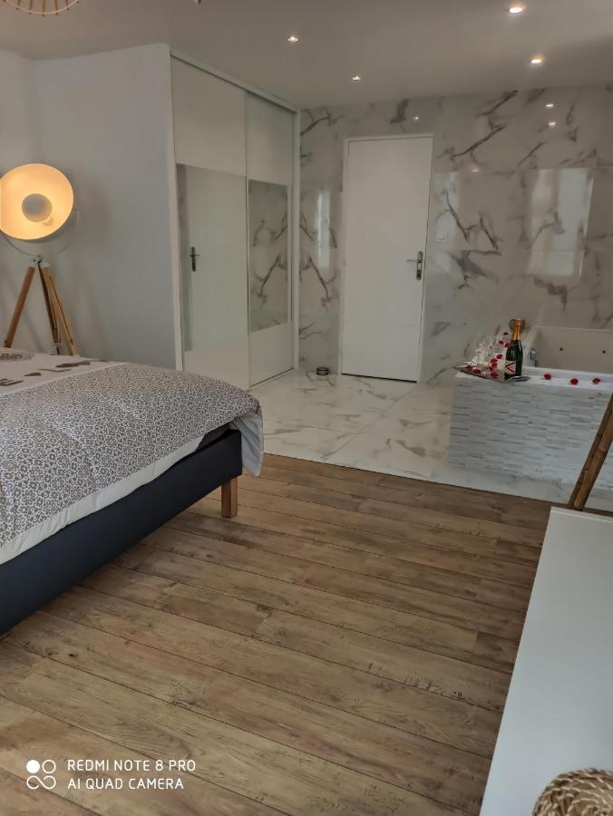 Triplex 110 M2 Centre Historique Avec Jacuzzi Dinan Apartment Luaran gambar
