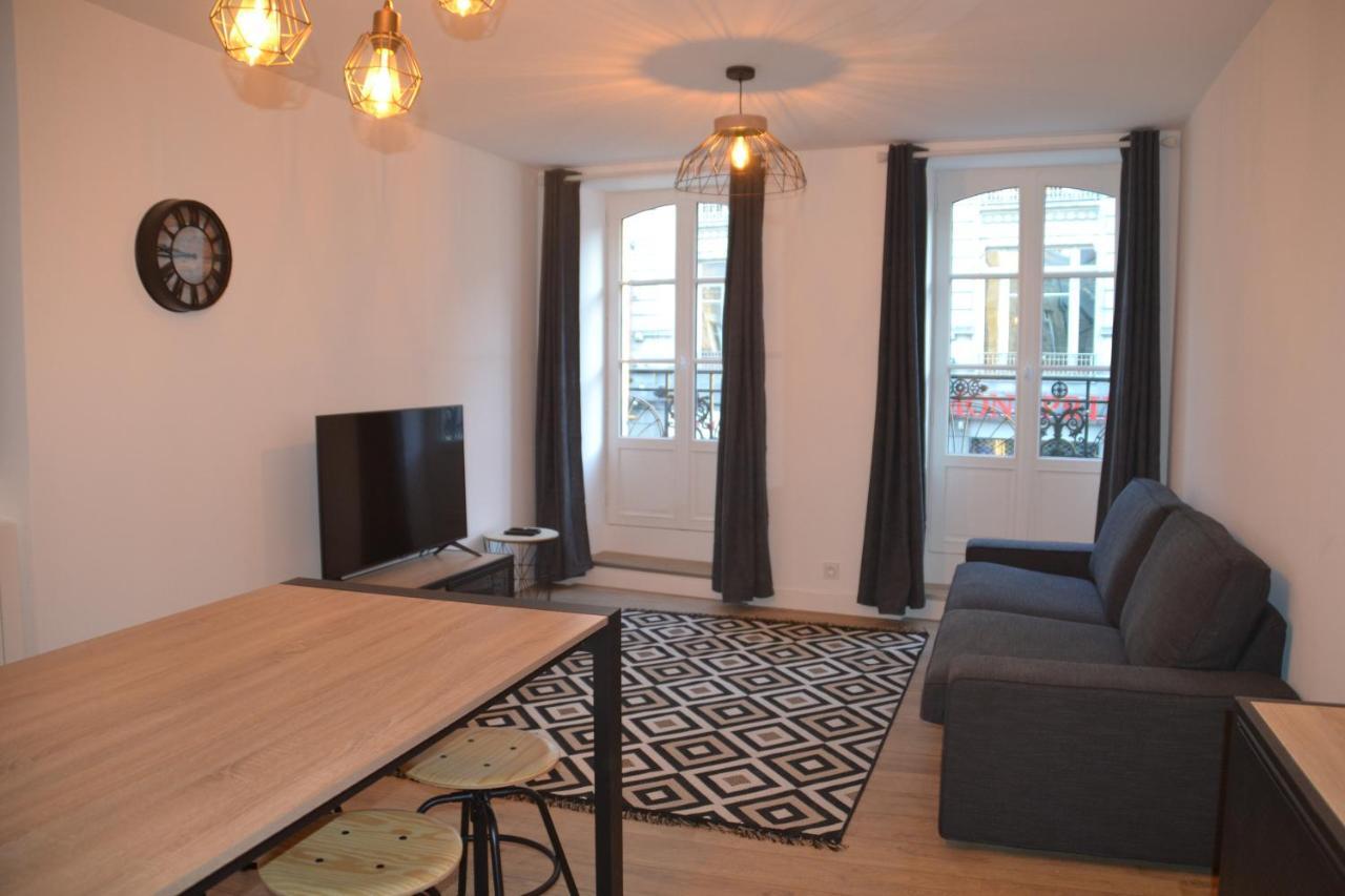 Triplex 110 M2 Centre Historique Avec Jacuzzi Dinan Apartment Luaran gambar