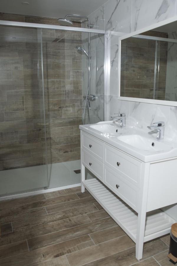 Triplex 110 M2 Centre Historique Avec Jacuzzi Dinan Apartment Luaran gambar