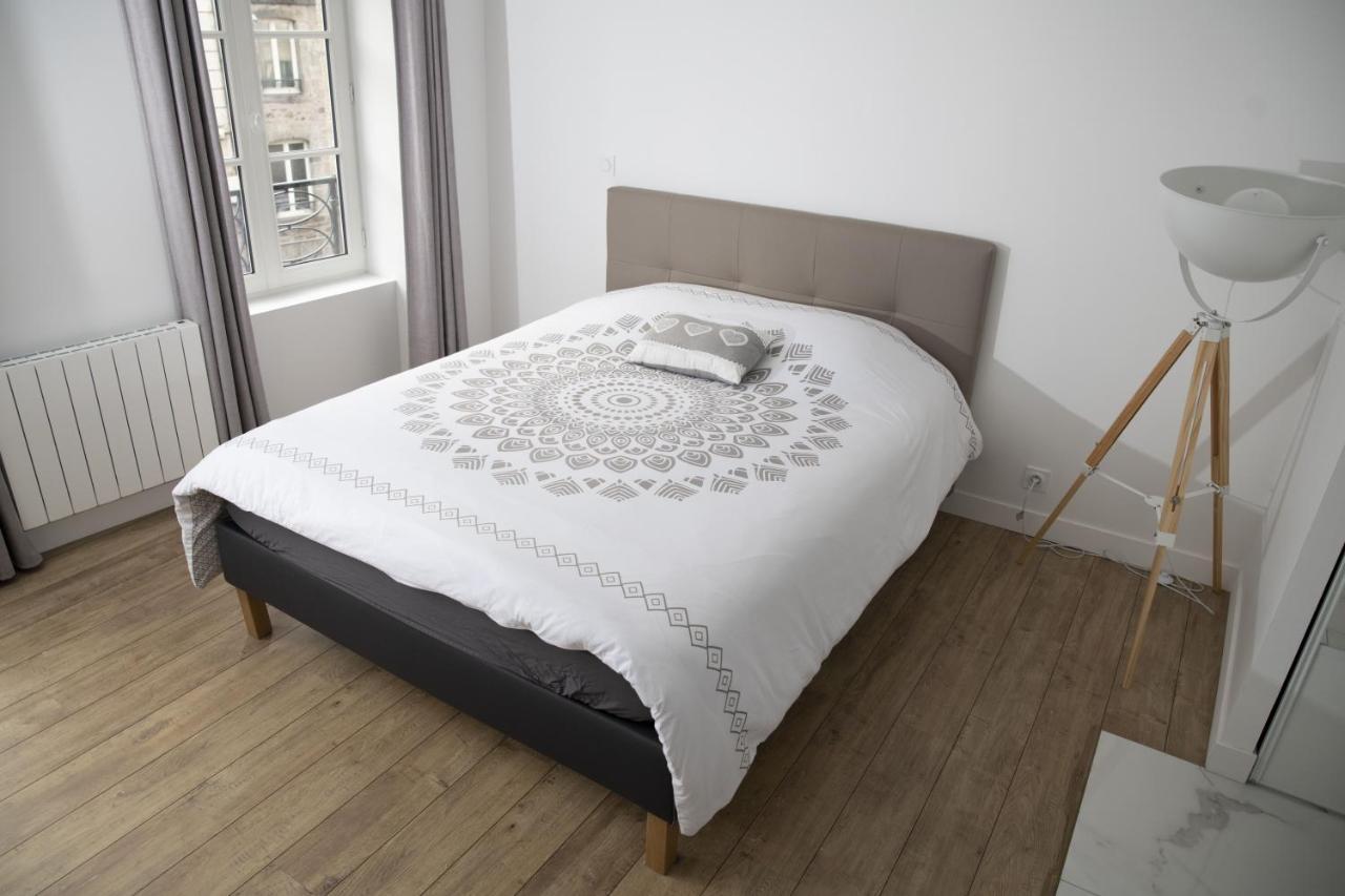 Triplex 110 M2 Centre Historique Avec Jacuzzi Dinan Apartment Luaran gambar