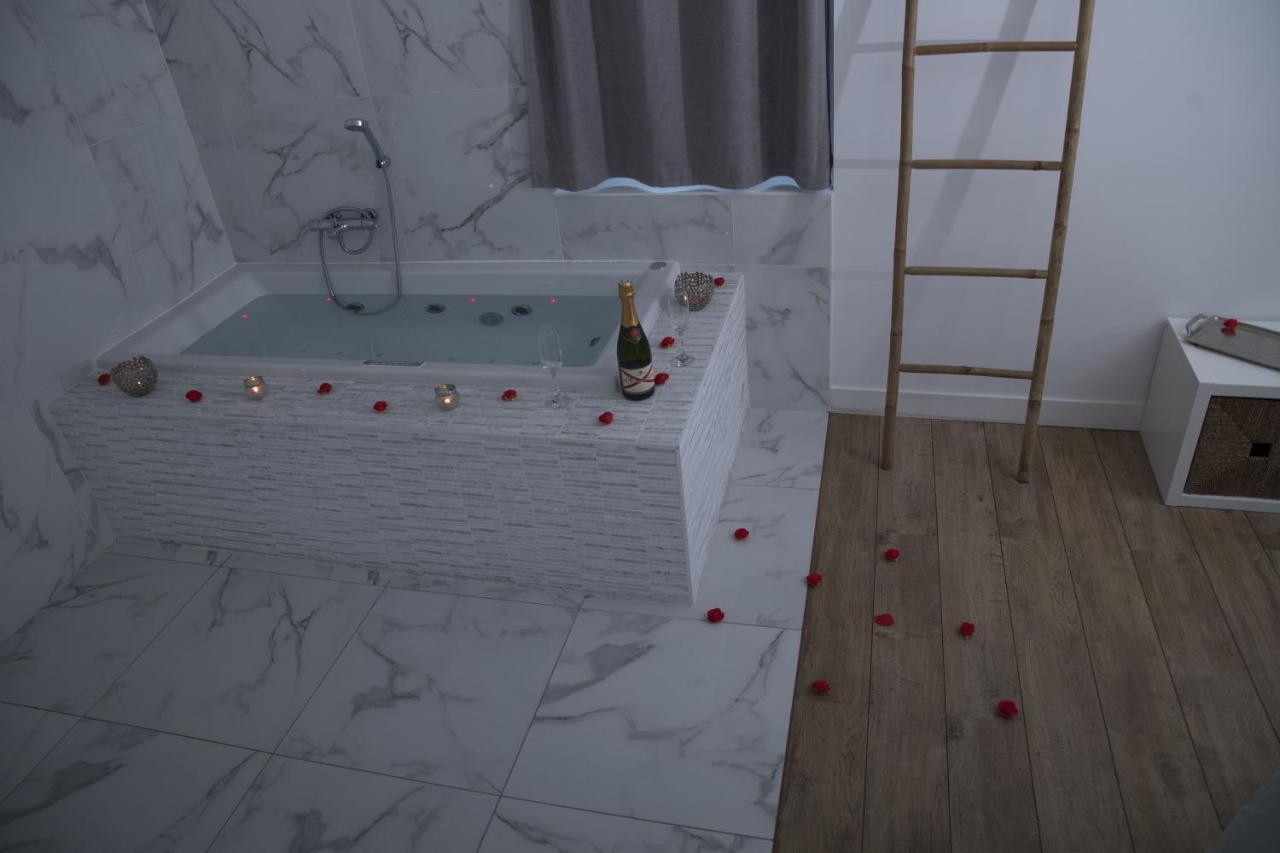 Triplex 110 M2 Centre Historique Avec Jacuzzi Dinan Apartment Luaran gambar