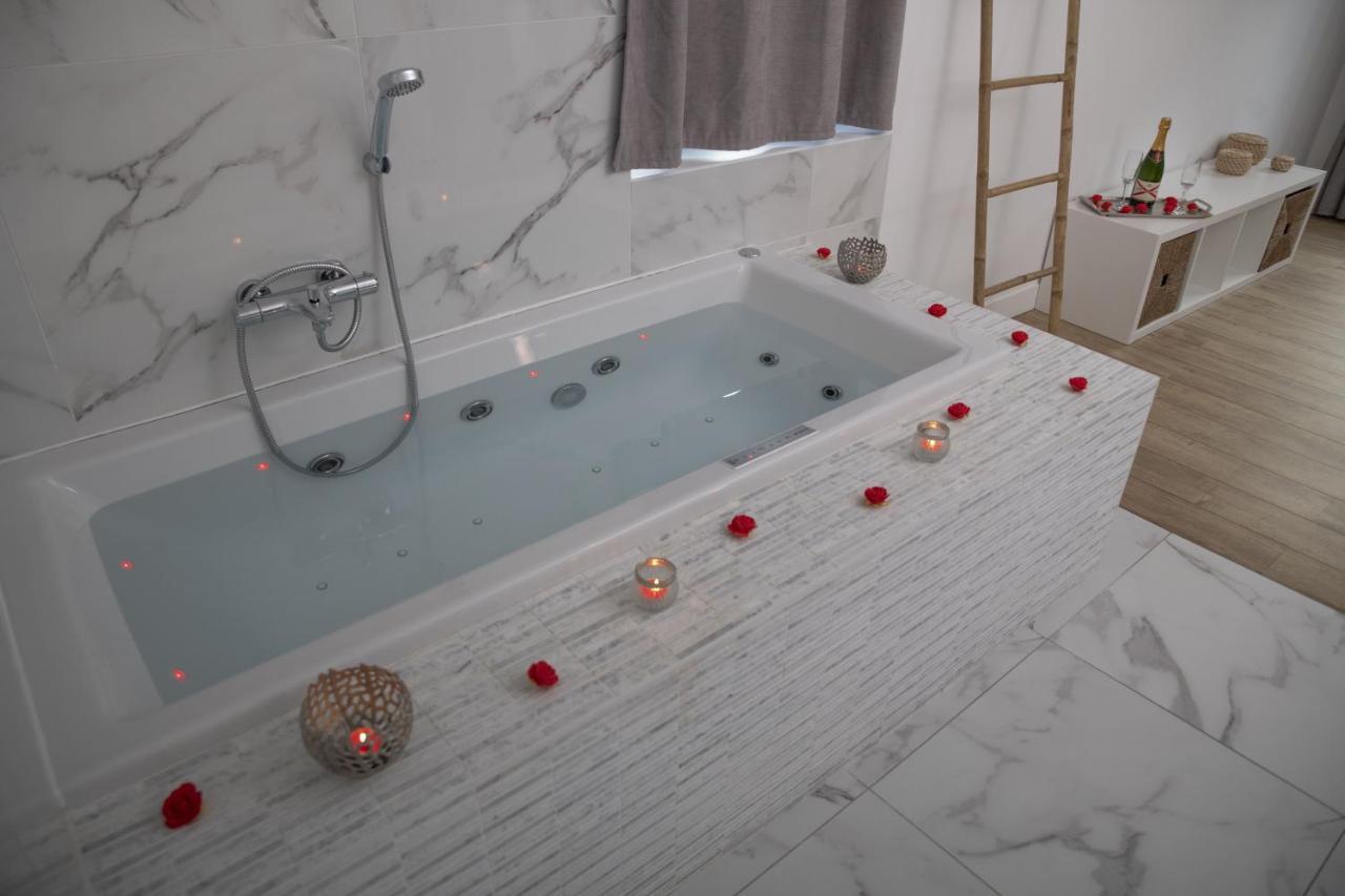 Triplex 110 M2 Centre Historique Avec Jacuzzi Dinan Apartment Luaran gambar