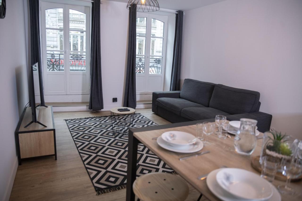 Triplex 110 M2 Centre Historique Avec Jacuzzi Dinan Apartment Luaran gambar